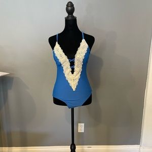 One piece swim suit